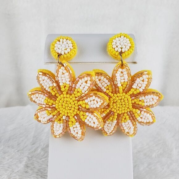 Beaded Daisy Sunflower Earrings - Picture 1 of 3